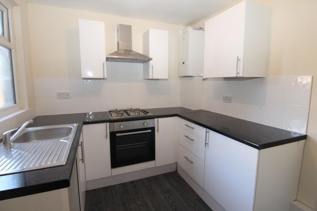 1 bed 1st Floor Flat for rent in Stalybridge. From Saltsman & Co Estate Agents Oldham