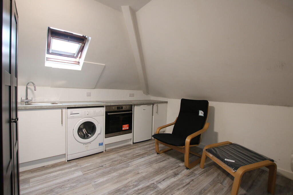 4 bed 1st Floor Flat for rent in Willesden. From Empire Estates - North West London