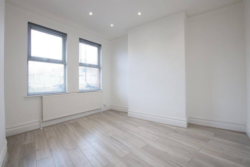 3 bed 1st Floor Flat for rent in Willesden. From Empire Estates - North West London