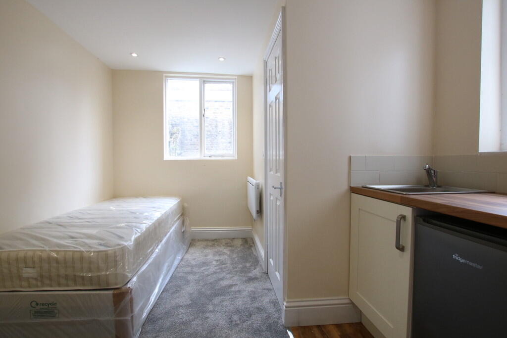 4 bed Studio for rent in London. From Empire Estates - North West London