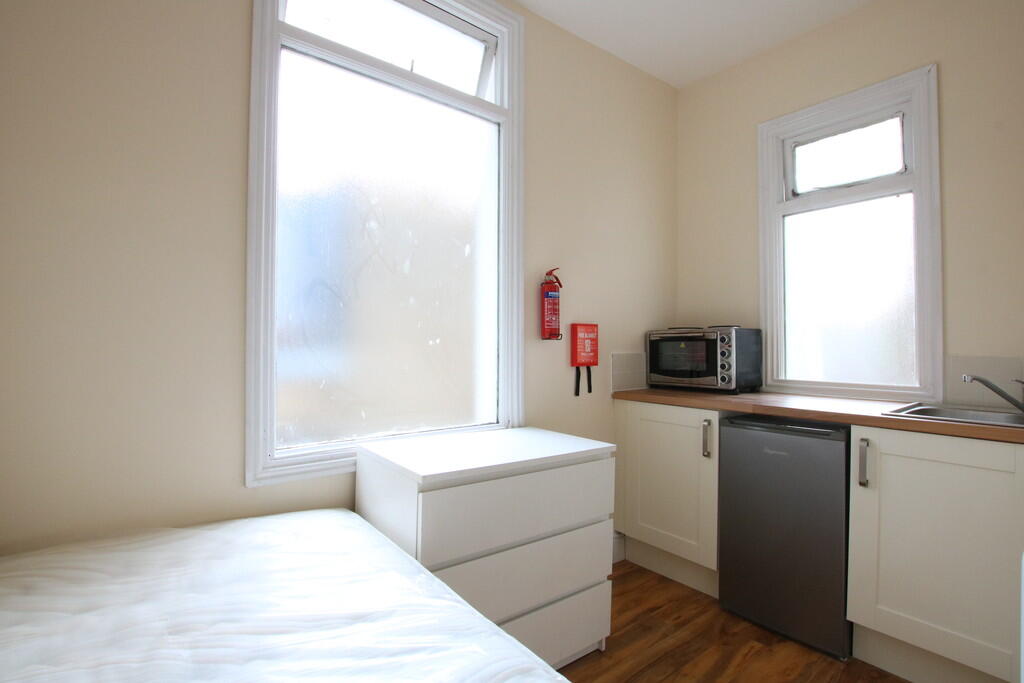 4 bed Studio for rent in London. From Empire Estates - North West London