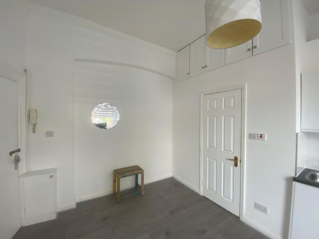 4 bed Apartment for rent in Willesden. From Empire Estates - North West London