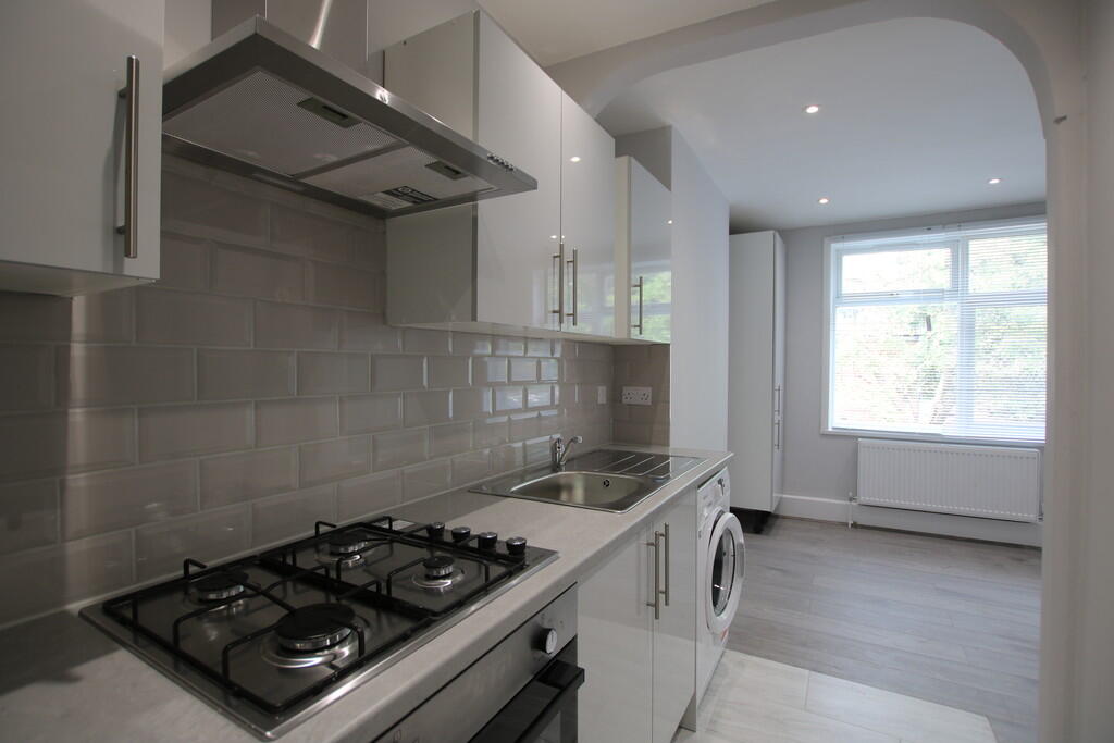 3 bed 1st Floor Flat for rent in Willesden. From Empire Estates - North West London