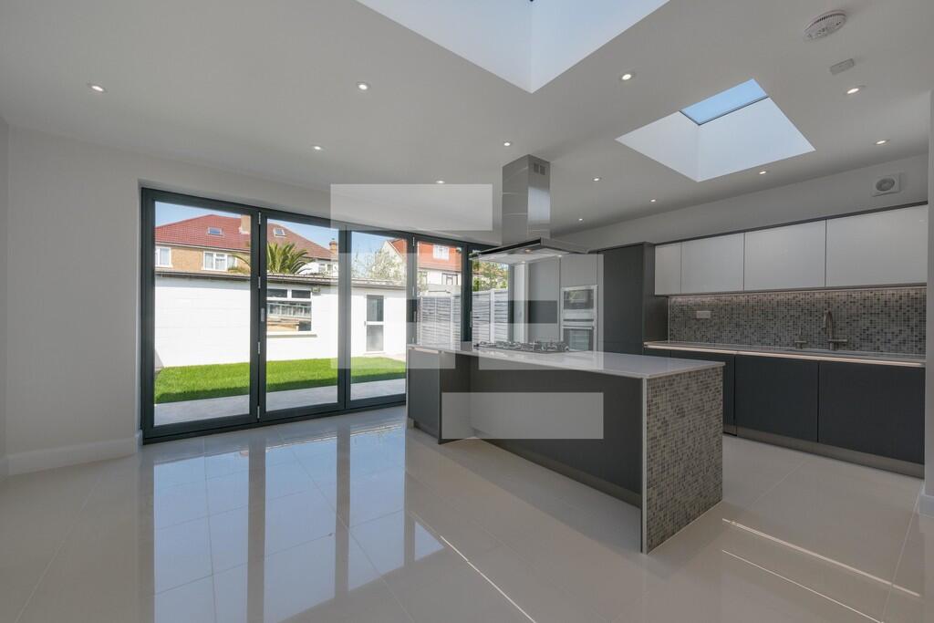 5 bed Semi Detached for rent in Willesden. From Empire Estates - North West London 5 bed Semi Detached for rent in Willesden. From Empire Estates - North West London
