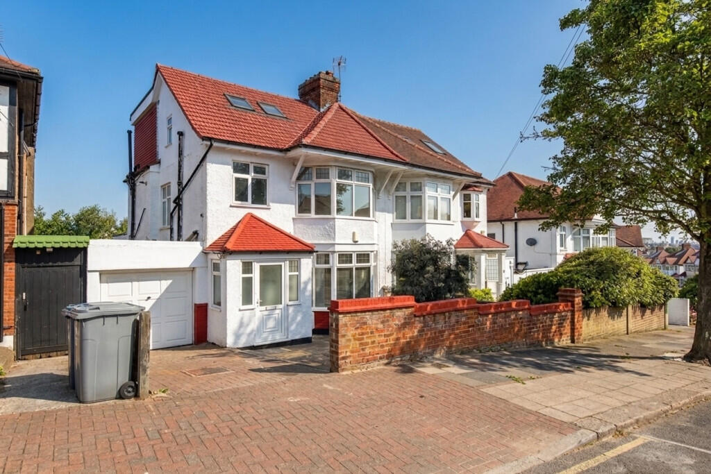2 bed House (unspecified) for rent in Willesden. From Empire Estates - North West London