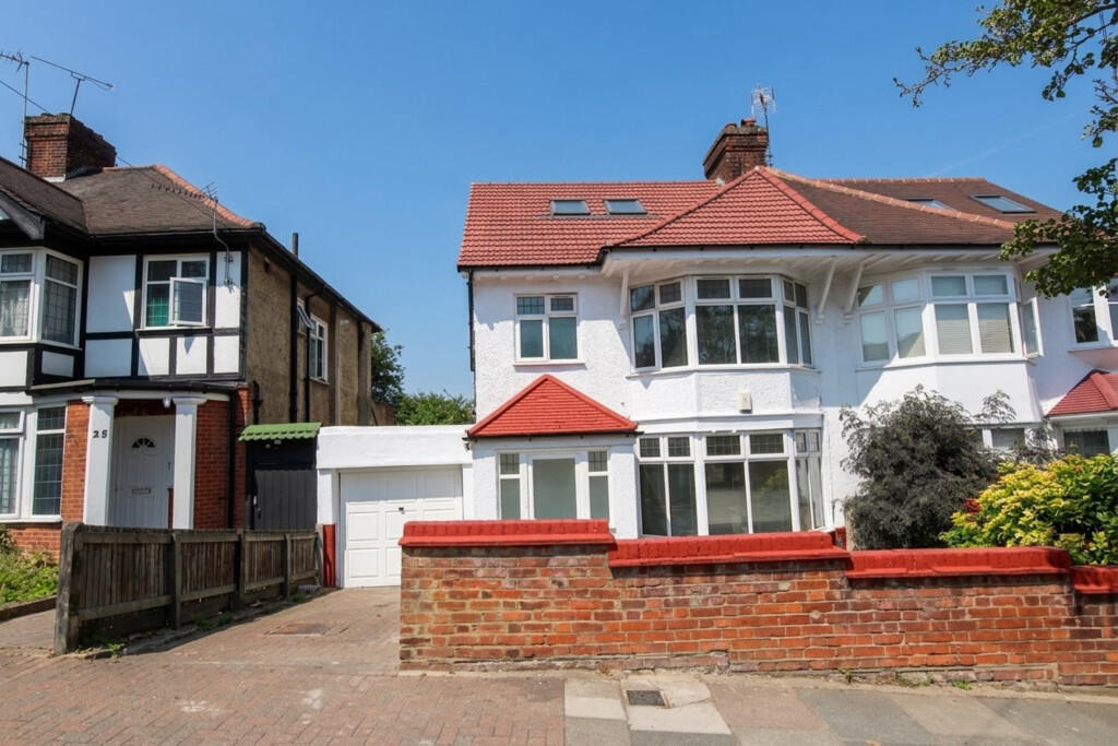 3 bed 1st Floor Flat for rent in Willesden. From Empire Estates - North West London