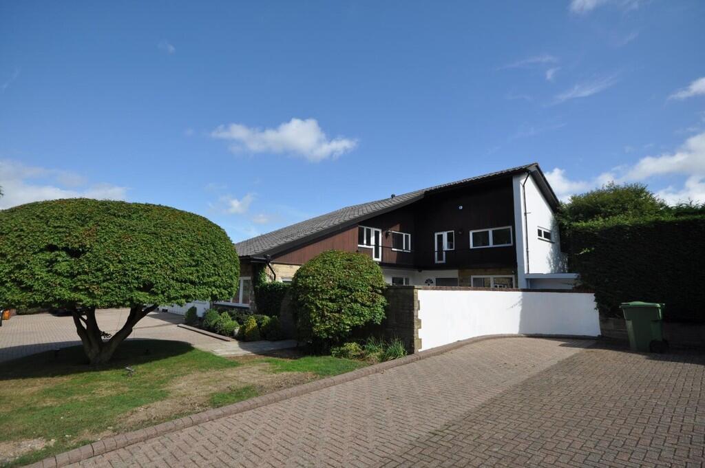 8 bed Detached for rent in Pinner. From Empire Estates - North West London 8 bed Detached for rent in Pinner. From Empire Estates - North West London