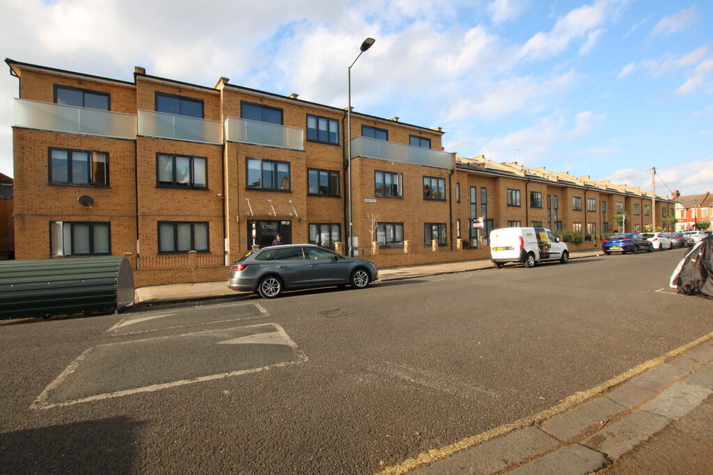 5 bed Penthouse for rent in London. From Empire Estates - North West London 5 bed Penthouse for rent in London. From Empire Estates - North West London