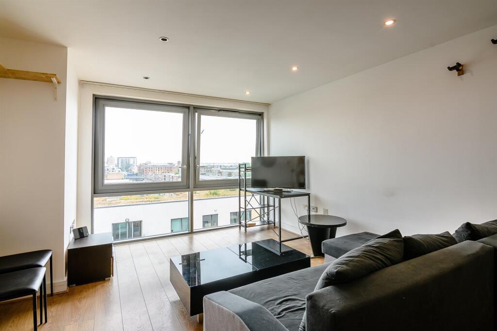 2 bed 1st Floor Flat for rent in Bow. From Fisks Ltd - London