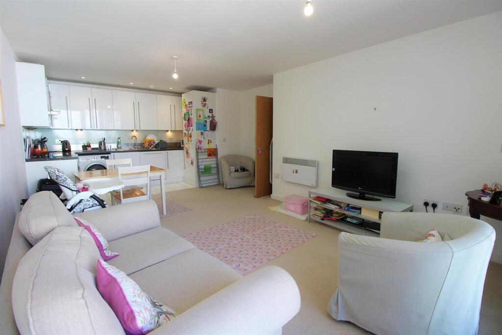 2 bed 1st Floor Flat for rent in Poplar. From Fisks Ltd - London