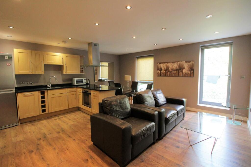 3 bed 1st Floor Flat for rent in Poplar. From Fisks Ltd - London
