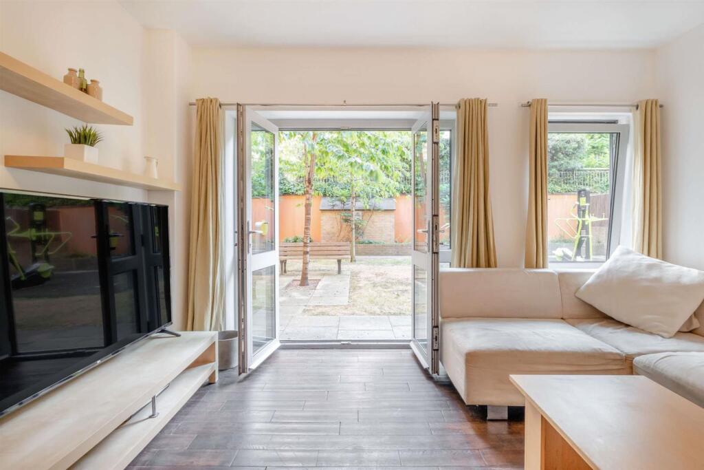 3 bed 1st Floor Flat for rent in Poplar. From Fisks Ltd - London 3 bed 1st Floor Flat for rent in Poplar. From Fisks Ltd - London