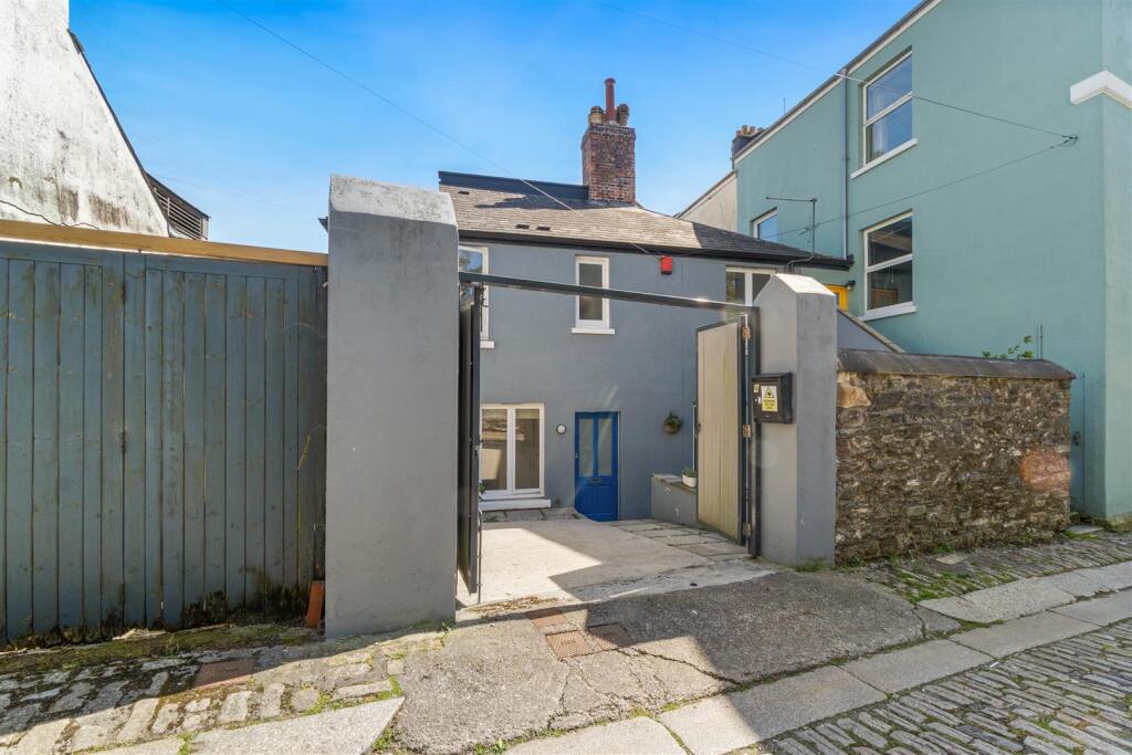 2 bed Cottage for rent in Plymouth. From DC Lane - Plymouth