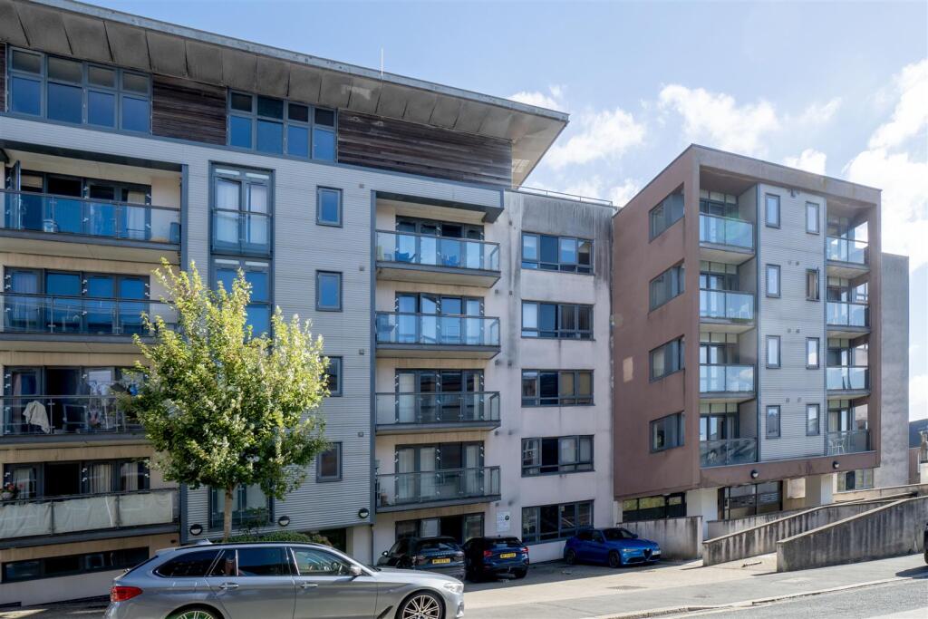 4 bed Studio for rent in Plymouth. From DC Lane - Plymouth