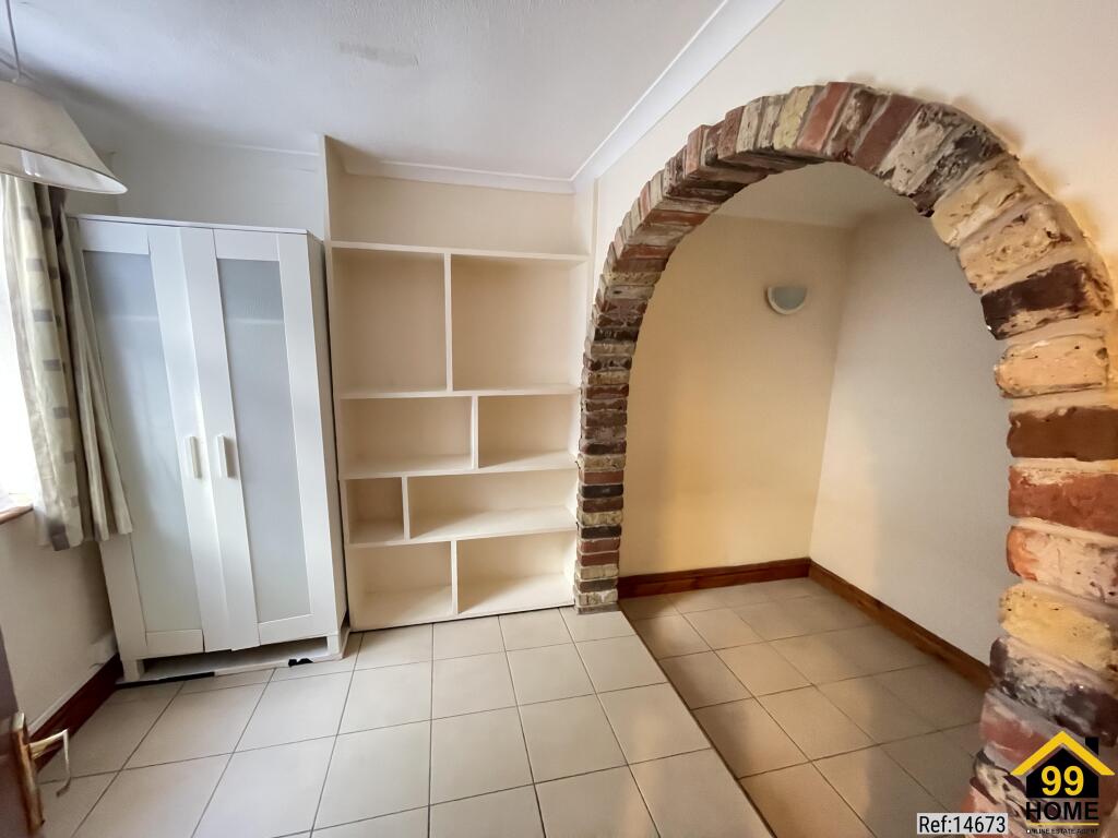 4 bed Mid Terraced House for rent in Carshalton. From gLocalAgents.co.uk - Covering Nationwide