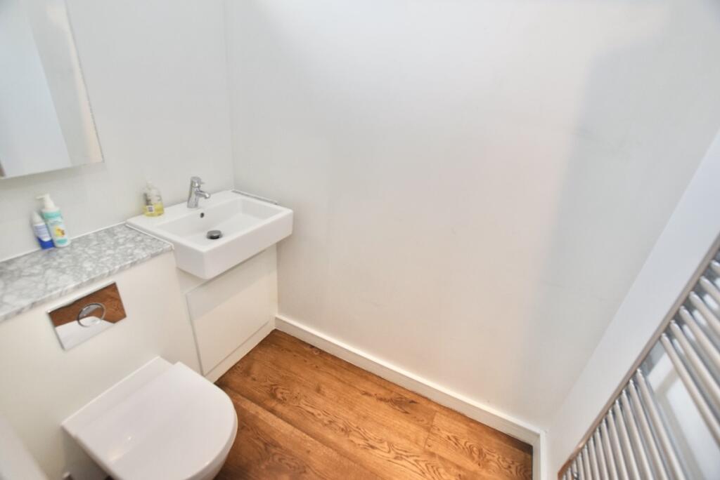 4 bed Mid Terraced House for rent in London. From gLocalAgents.co.uk - Covering Nationwide