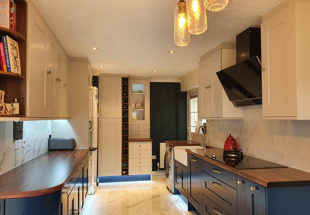 3 bed Link detached for rent in Farnborough. From gLocalAgents.co.uk - Covering Nationwide