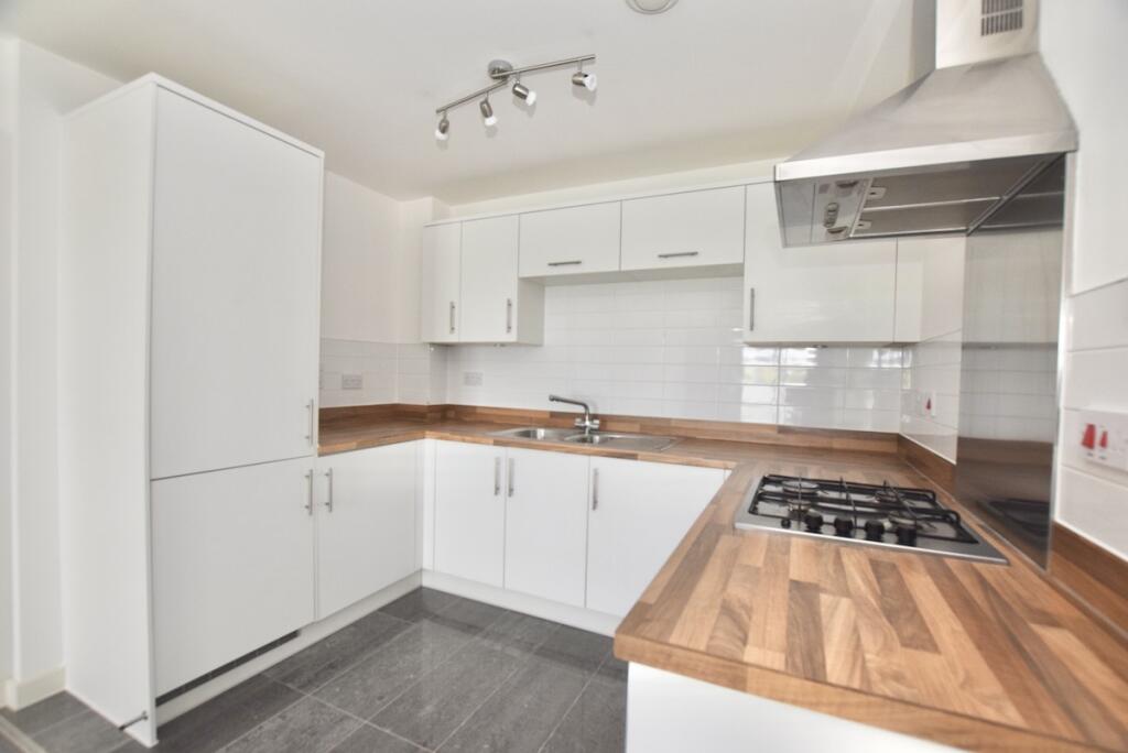 2 bed 1st Floor Flat for rent in Addlestone. From gLocalAgents.co.uk - Covering Nationwide 2 bed 1st Floor Flat for rent in Addlestone. From gLocalAgents.co.uk - Covering Nationwide