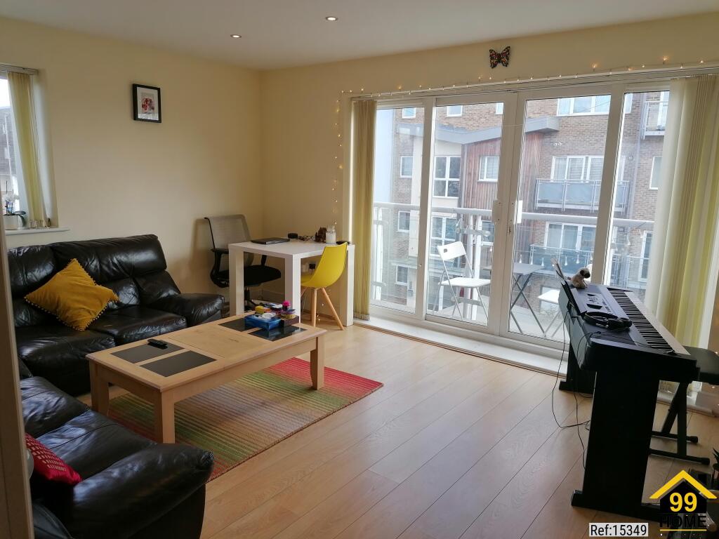 2 bed 1st Floor Flat for rent in Sunbury. From gLocalAgents.co.uk - Covering Nationwide
