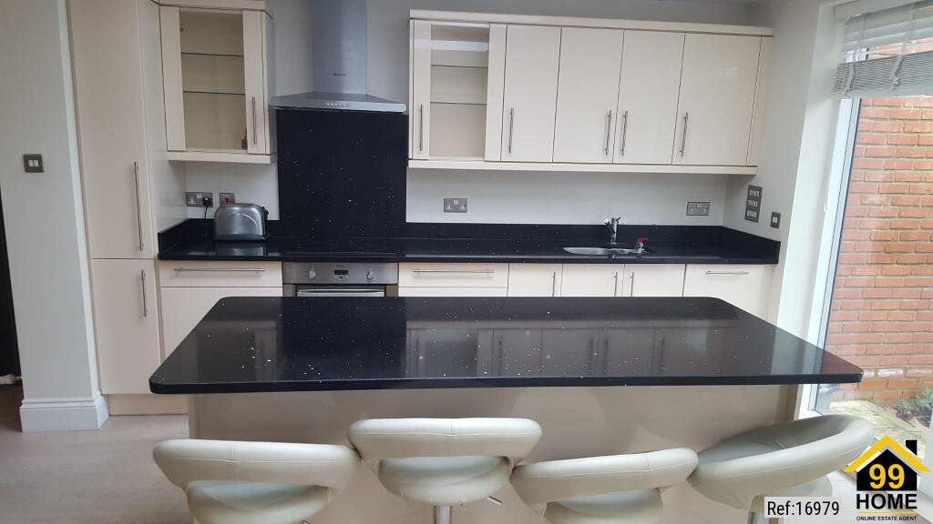 3 bed Mid Terraced House for rent in Ilford. From gLocalAgents.co.uk - Covering Nationwide