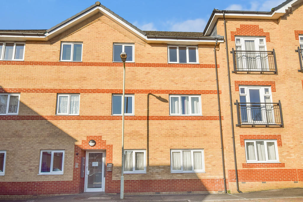2 bed 1st Floor Flat for rent in Ashford. From gLocalAgents.co.uk - Covering Nationwide