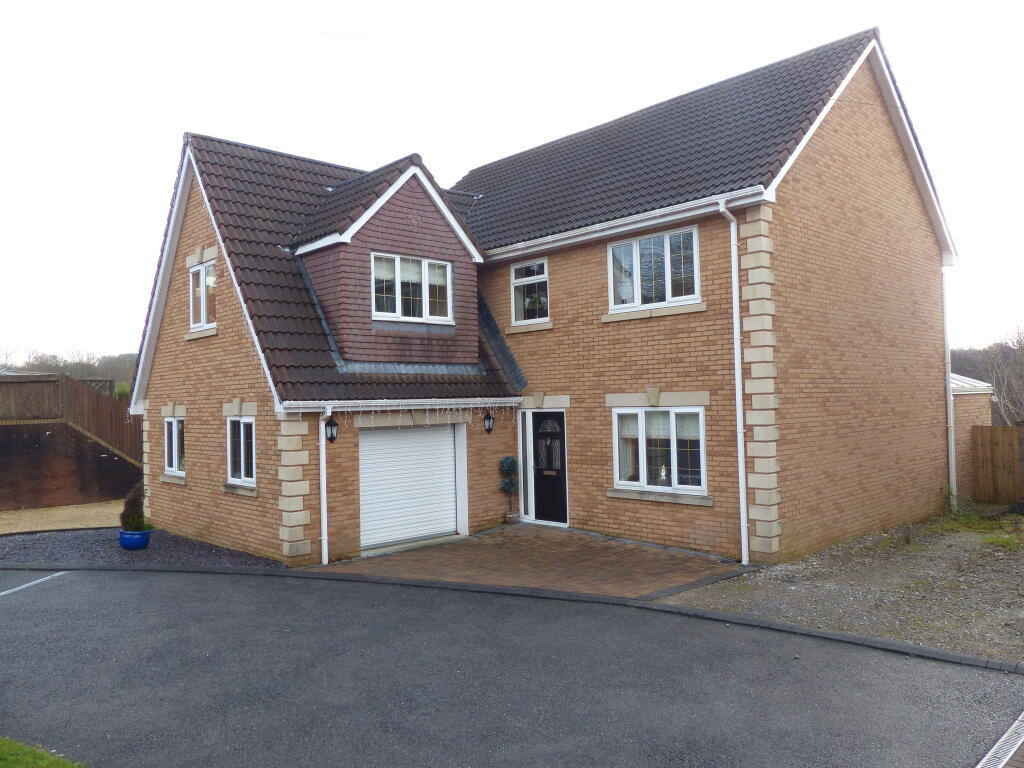 5 bed Detached for rent in Dolau. From Landlords Letting Company