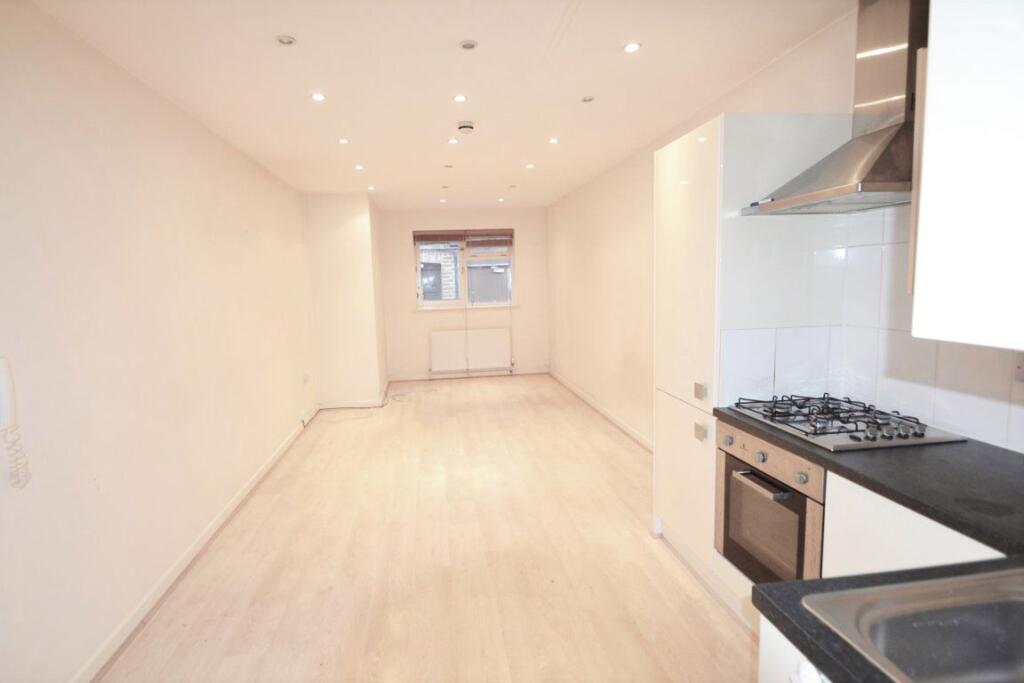 4 bed 1st Floor Flat for rent in Hendon. From ABACO Estates - London - Sales