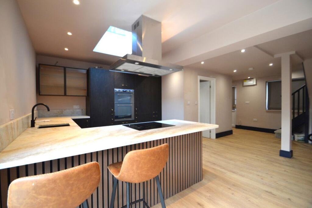 3 bed Mid Terraced House for rent in Finchley. From ABACO Estates - London - Sales