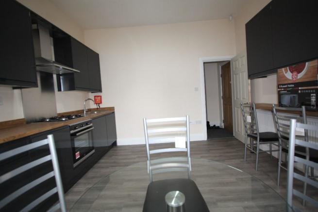 4 bed 1st Floor Flat for rent in Manchester. From 1 Click Move - Manchester
