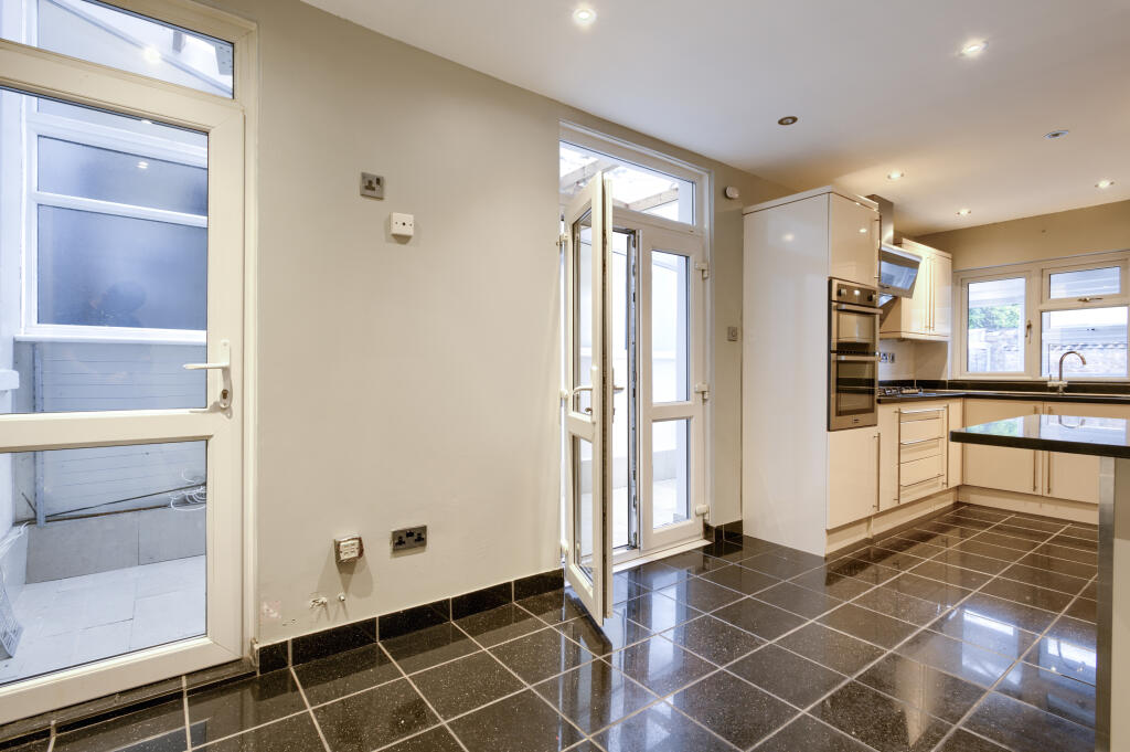3 bed Mid Terraced House for rent in Walthamstow. From Abbeymove - Walthamstow 3 bed Mid Terraced House for rent in Walthamstow. From Abbeymove - Walthamstow