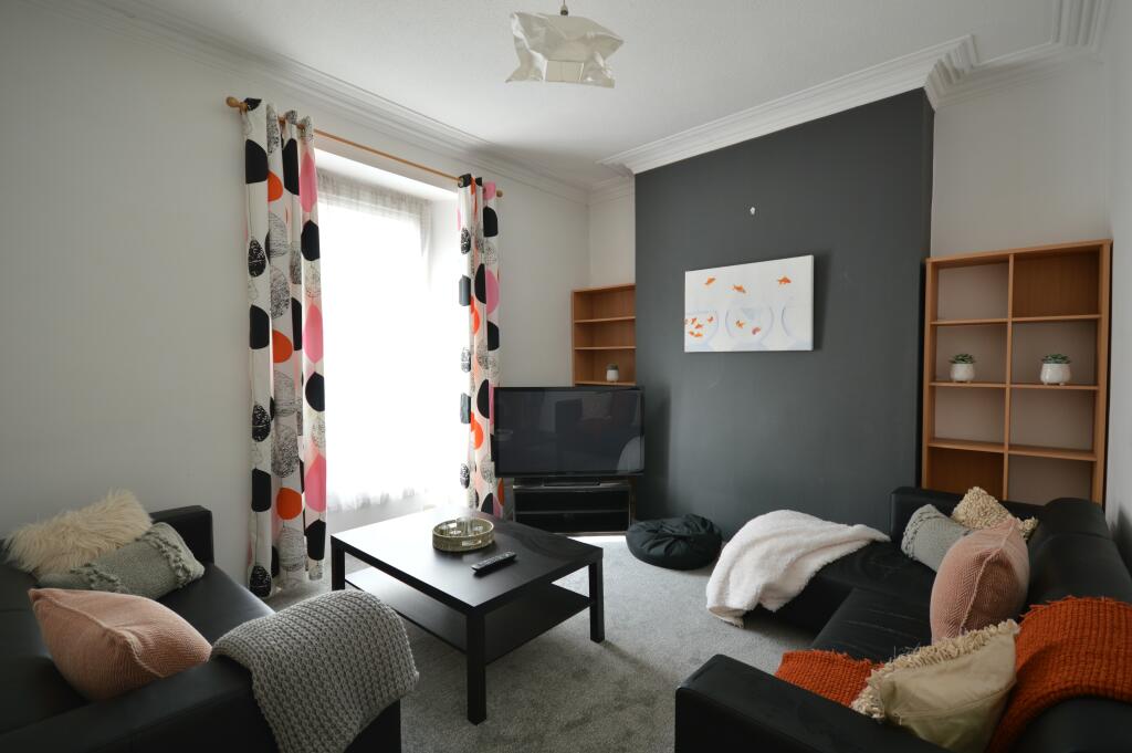 7 bed Mid Terraced House for rent in Plymouth. From A Home After Halls - Plymouth