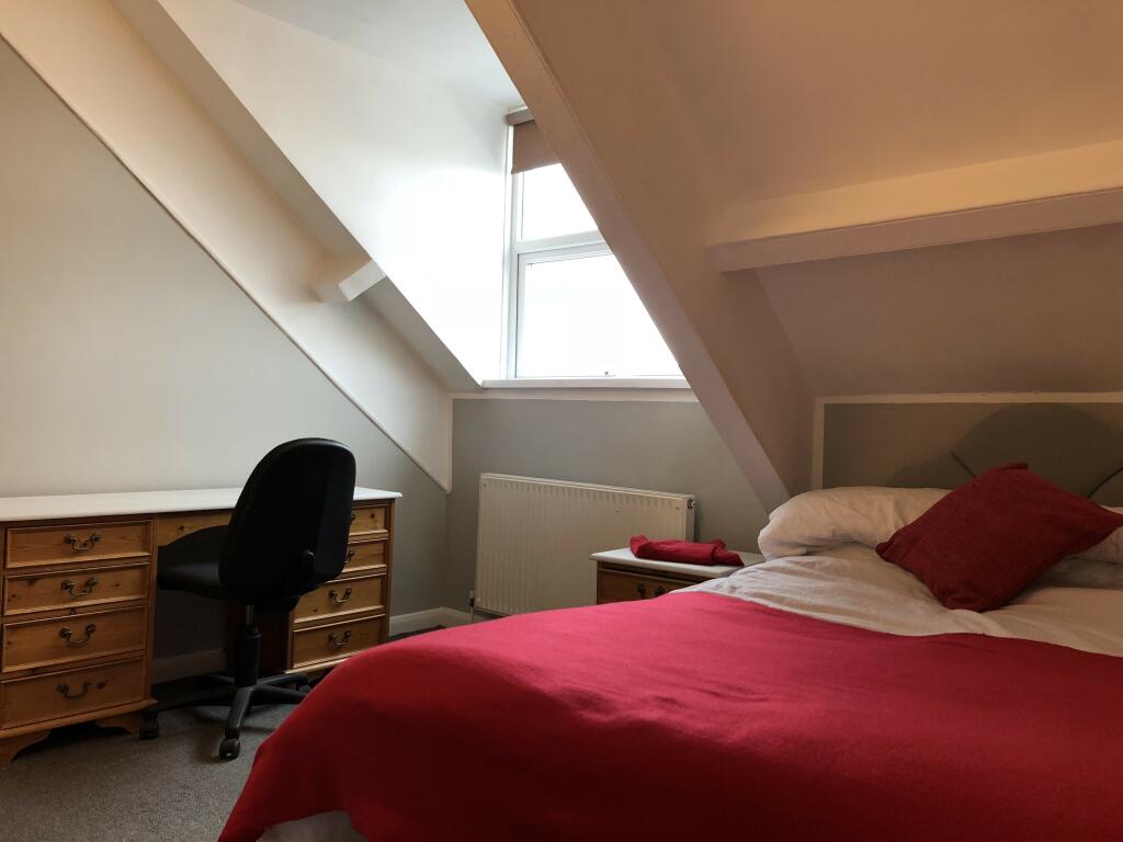 3 bed Apartment for rent in Plymouth. From A Home After Halls - Plymouth