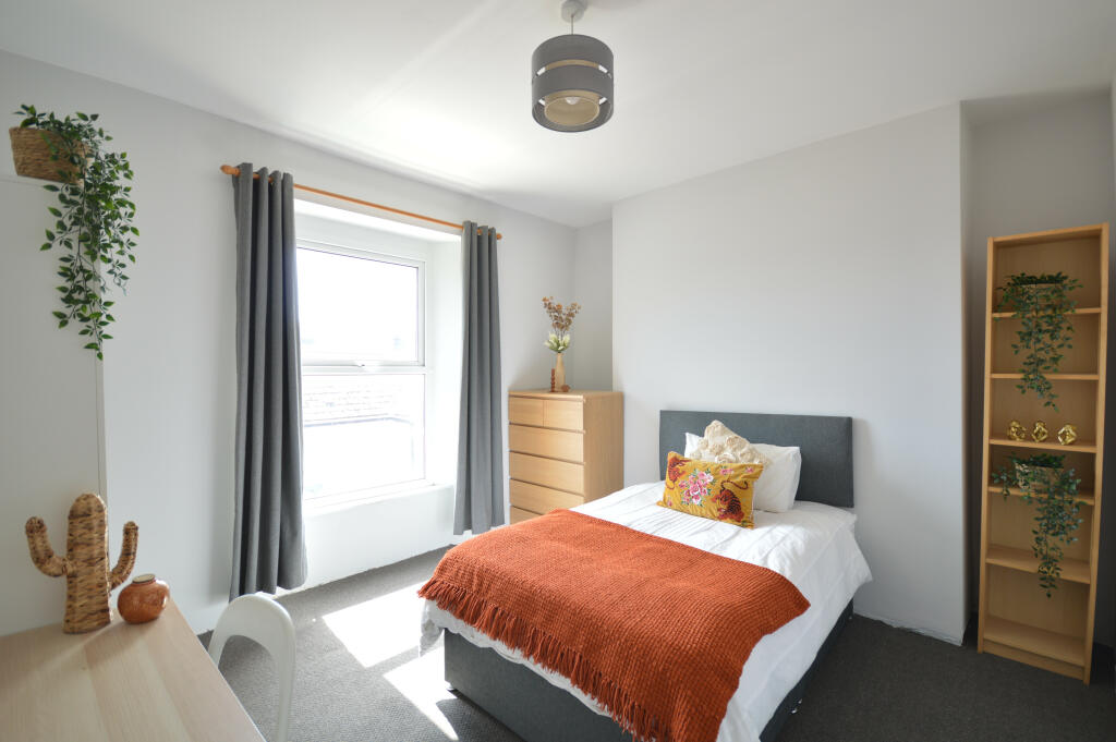 6 bed Mid Terraced House for rent in Plymouth. From A Home After Halls - Plymouth 6 bed Mid Terraced House for rent in Plymouth. From A Home After Halls - Plymouth