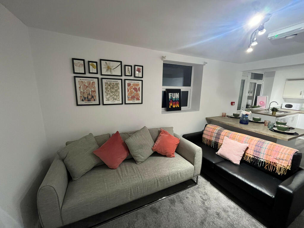 7 bed Mid Terraced House for rent in Plymouth. From A Home After Halls - Plymouth