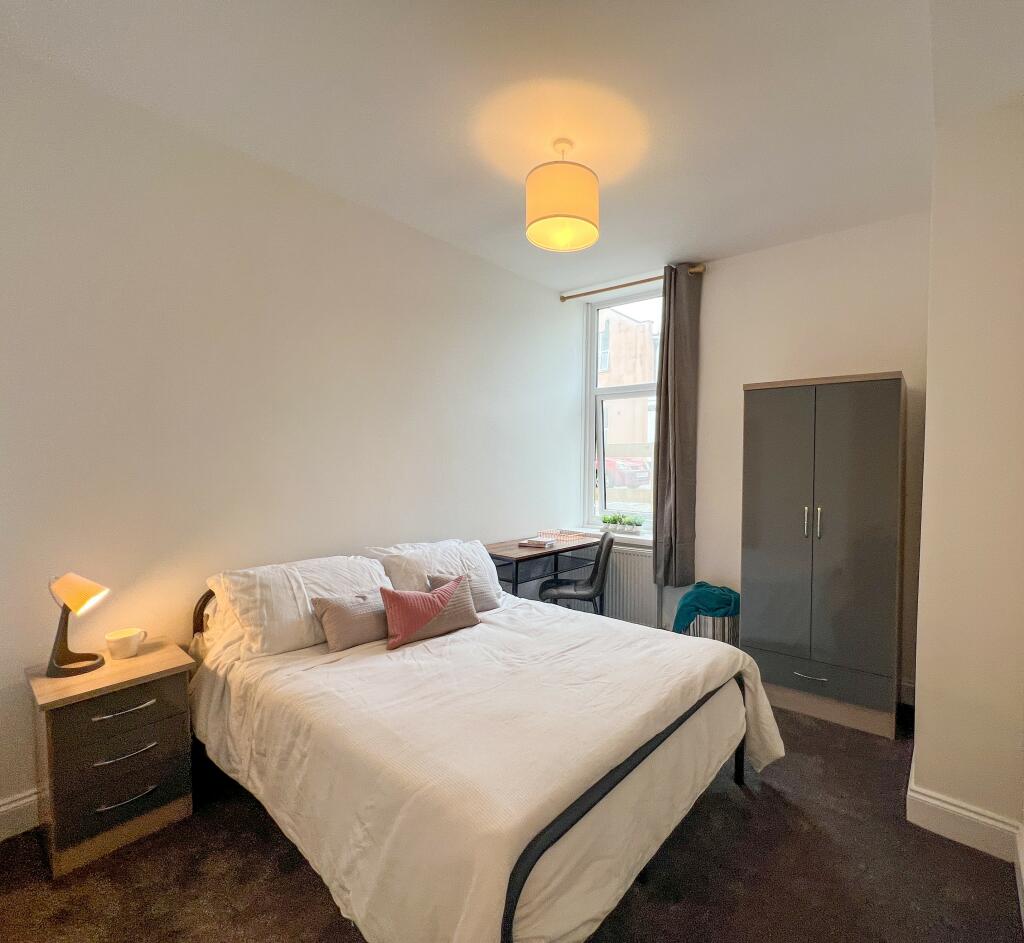 3 bed 1st Floor Flat for rent in Plymouth. From A Home After Halls - Plymouth