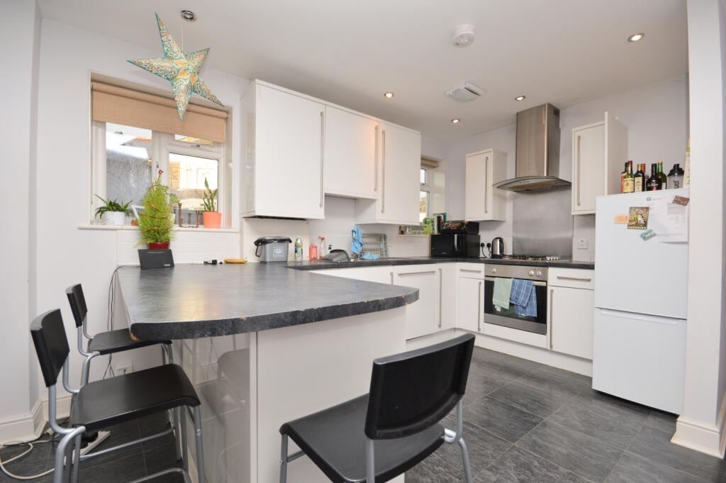 3 bed 1st Floor Flat for rent in Deptford. From Acorn - Brockley