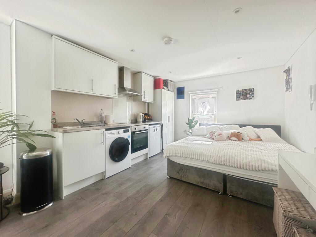 4 bed 1st Floor Flat for rent in Deptford. From Acorn - Brockley 4 bed 1st Floor Flat for rent in Deptford. From Acorn - Brockley