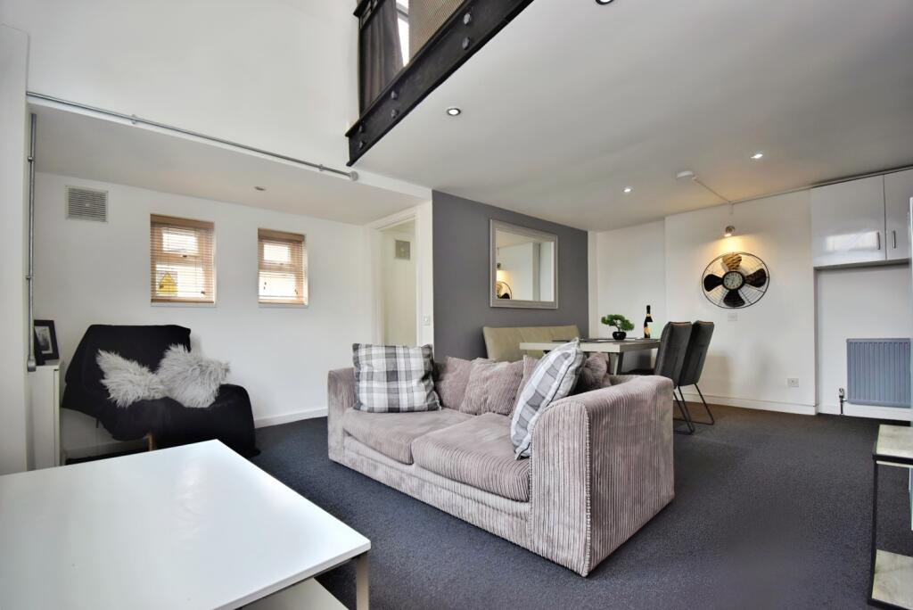 3 bed 1st Floor Flat for rent in Lewisham. From Acorn - Brockley