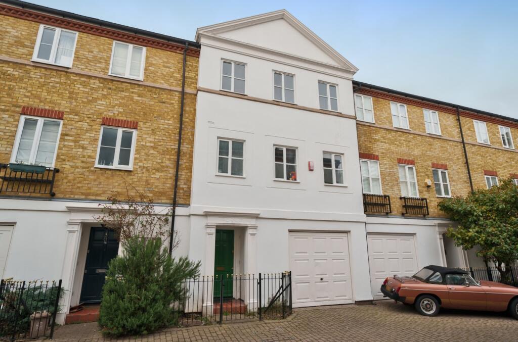 4 bed Mid Terraced House for rent in Camberwell. From Acorn - Camberwell