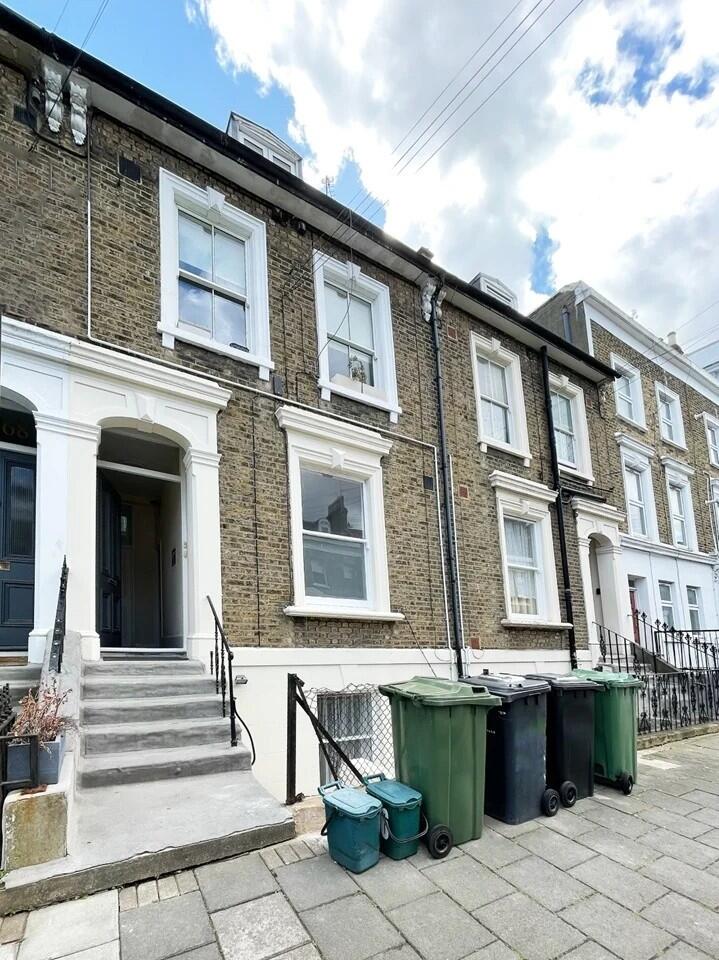 3 bed 1st Floor Flat for rent in Camberwell. From Acorn - Camberwell
