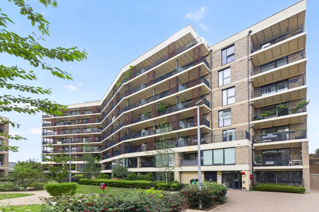 3 bed 1st Floor Flat for rent in Camberwell. From Acorn - Camberwell