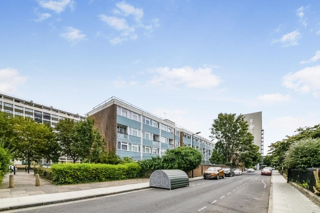 3 bed 1st Floor Flat for rent in Camberwell. From Acorn - Camberwell