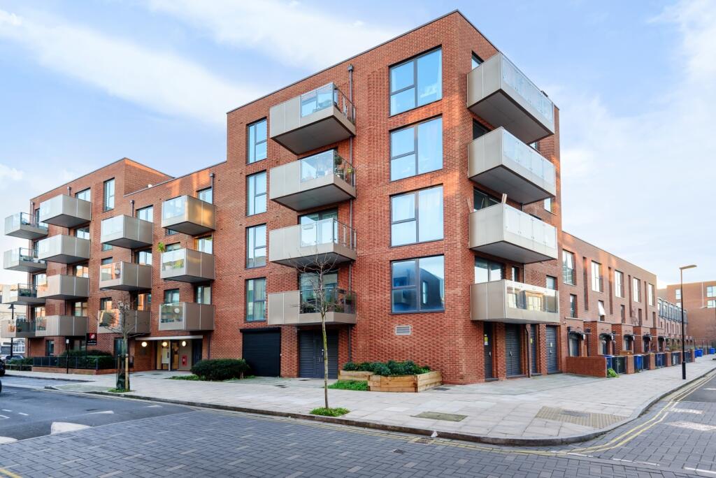 2 bed 1st Floor Flat for rent in Camberwell. From Acorn - Camberwell