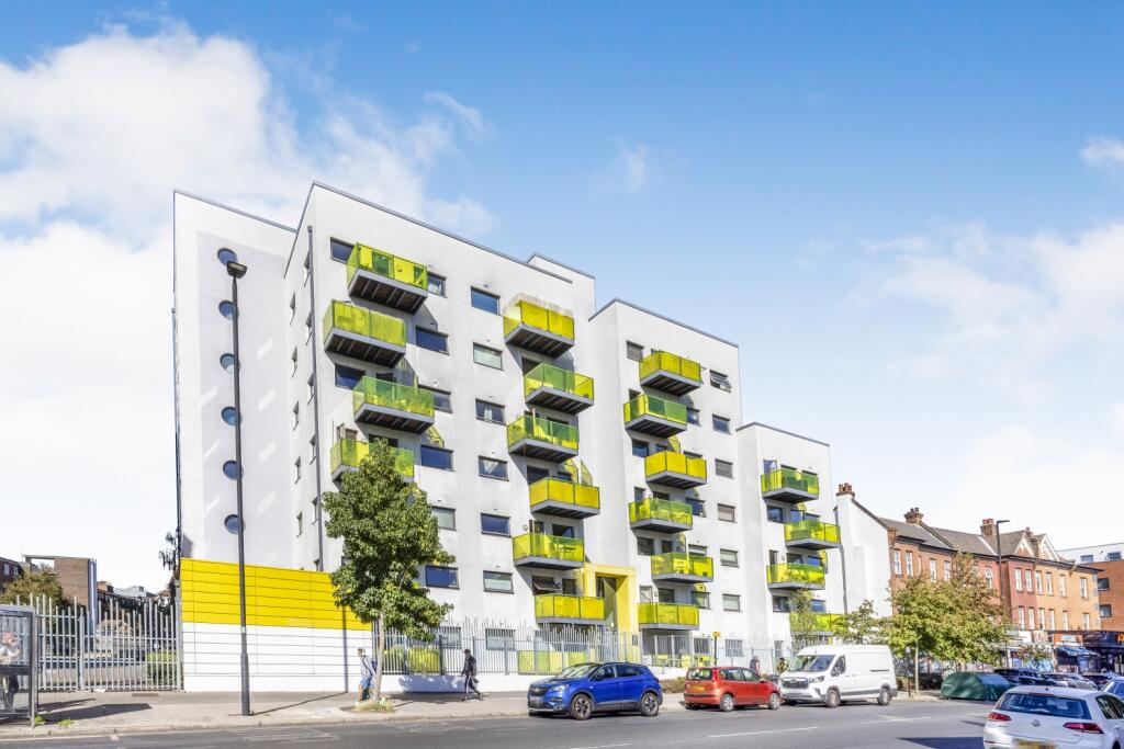3 bed 1st Floor Flat for rent in Camberwell. From Acorn - Camberwell