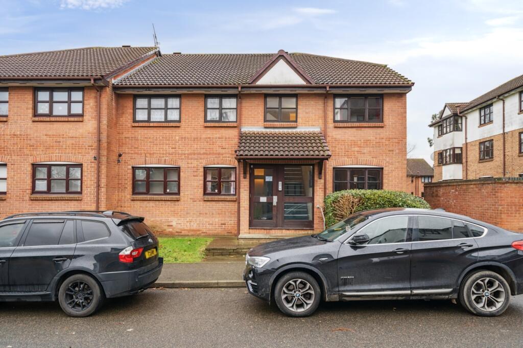 2 bed 1st Floor Flat for rent in Stone. From Acorn - Dartford