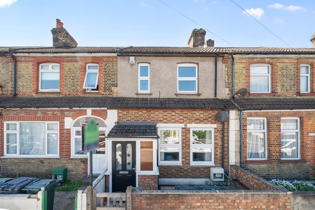 3 bed Mid Terraced House for rent in Crayford. From Acorn - Dartford