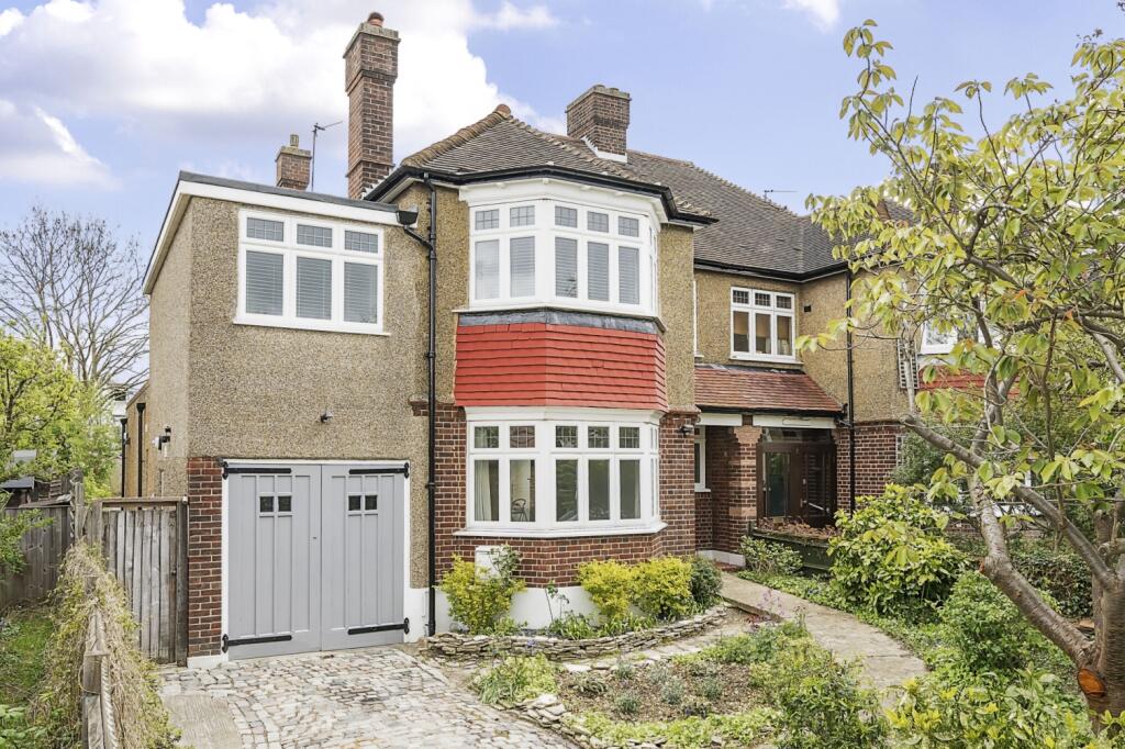 4 bed Mid Terraced House for rent in Camberwell. From Acorn - Dulwich
