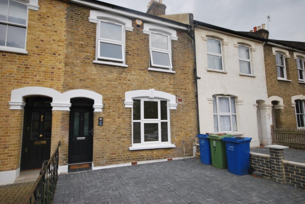 5 bed Mid Terraced House for rent in Camberwell. From Acorn - Dulwich