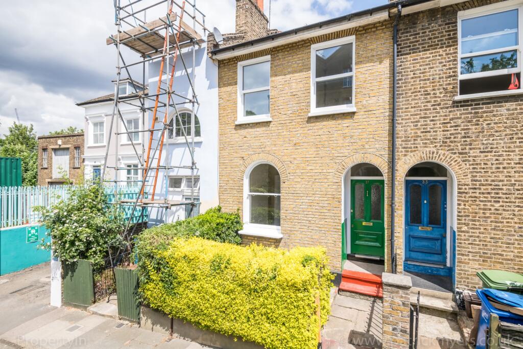 3 bed Mid Terraced House for rent in Camberwell. From Acorn - Dulwich