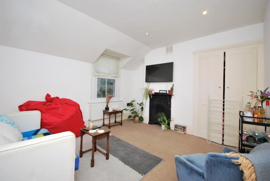 2 bed 1st Floor Flat for rent in Camberwell. From Acorn - Dulwich